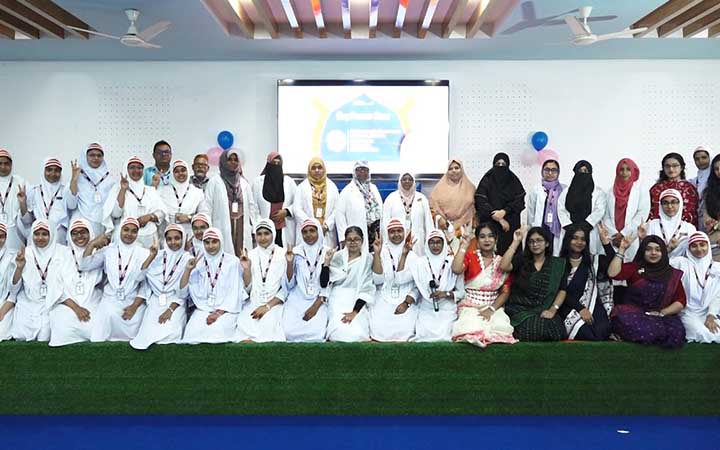 বিশ্ব শিক্ষক দিবসে শিক্ষকদের মাথায় মুকুট পরিয়ে  সংবর্ধনা প্রদান করলো আদ্-দ্বীন নার্সিং ইনস্টিটিউট